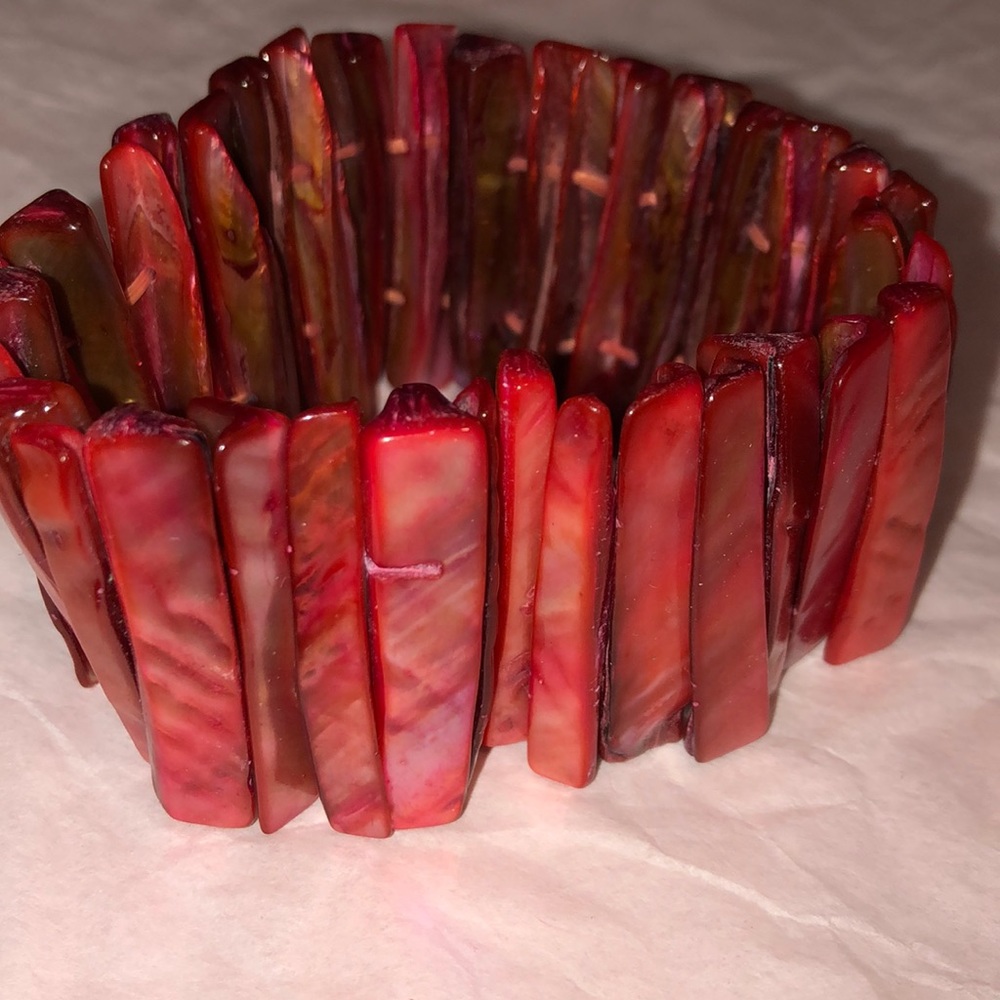 Red Shell Bangle Bracelet - Picture 2 of 7